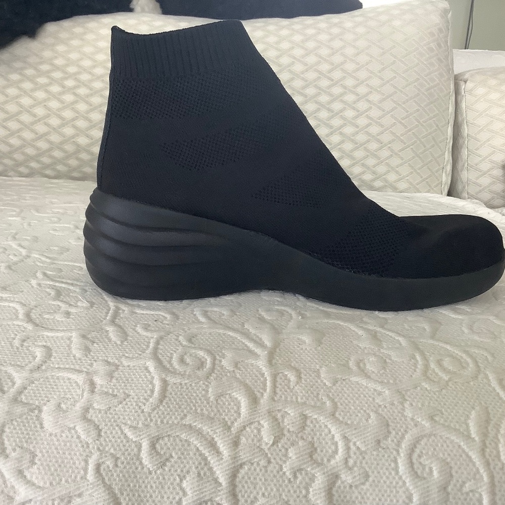 New wits tag fall boots.